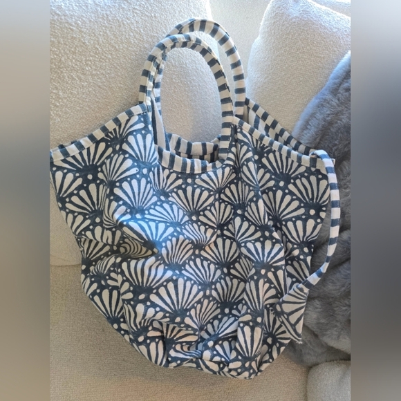 Roller Rabbit Blue and White Tote Bag - Picture 4 of 6
